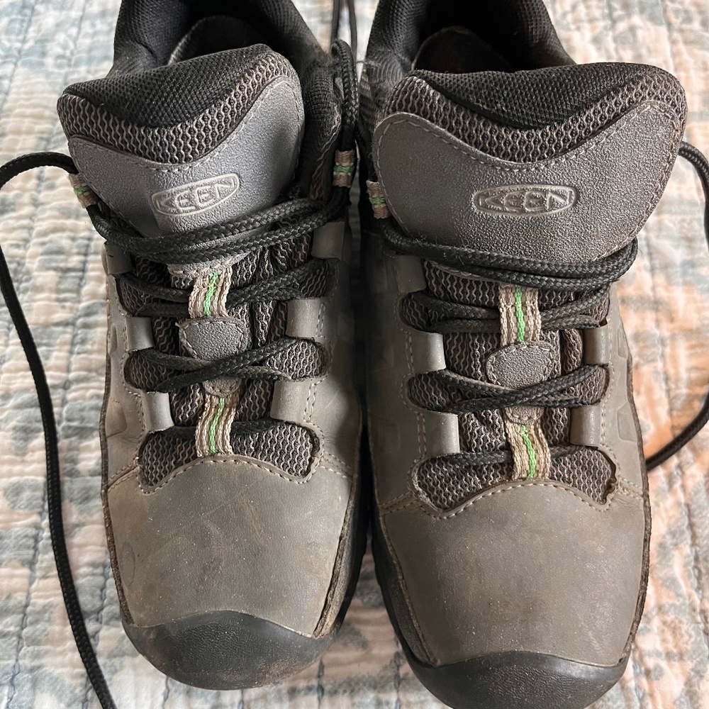 Boys Keen Hiking shoes size 2
